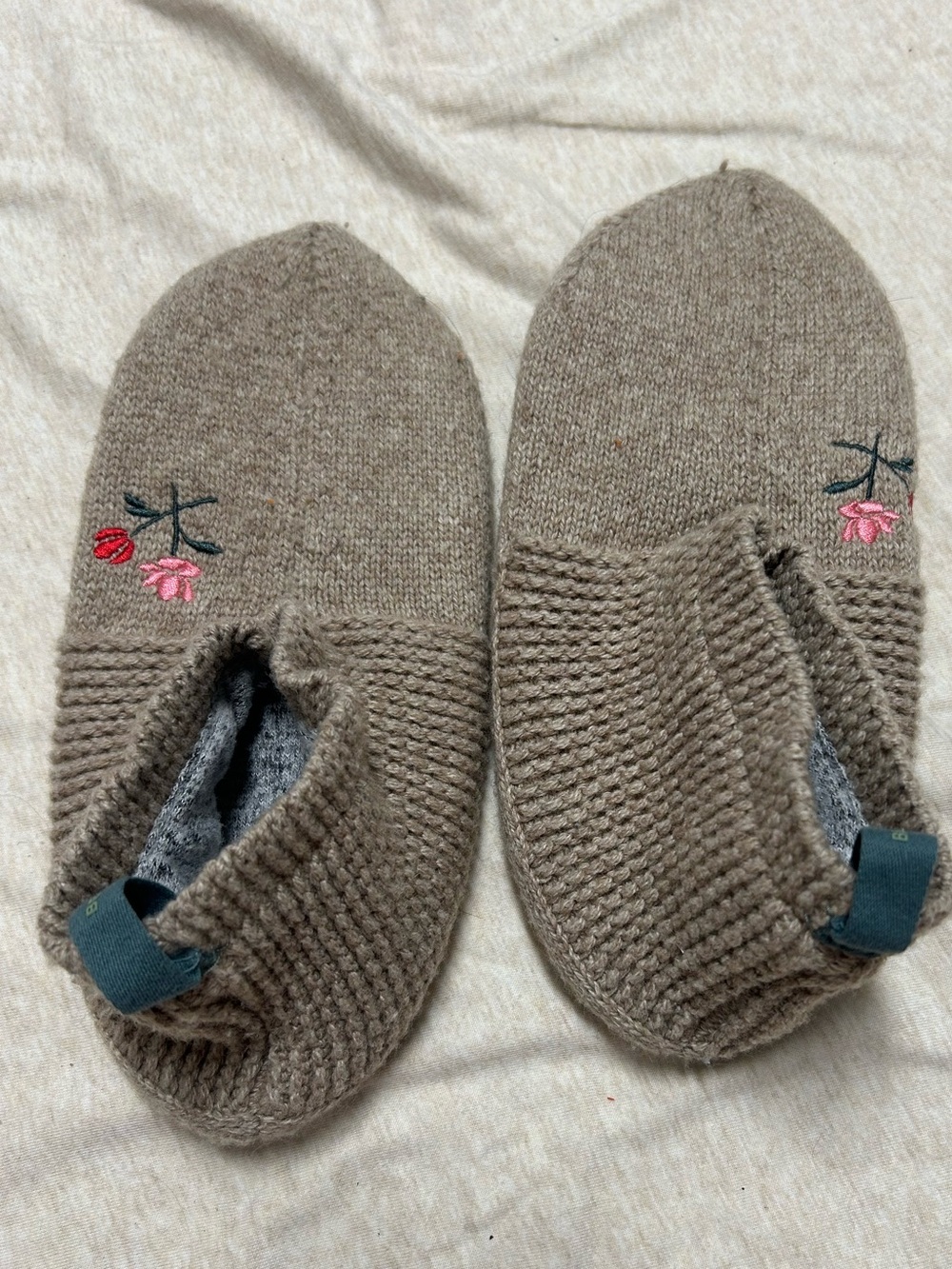 Bombas Sunday Slippers Cozy Knit Lined Gripper Slippers Embroidered Flowers